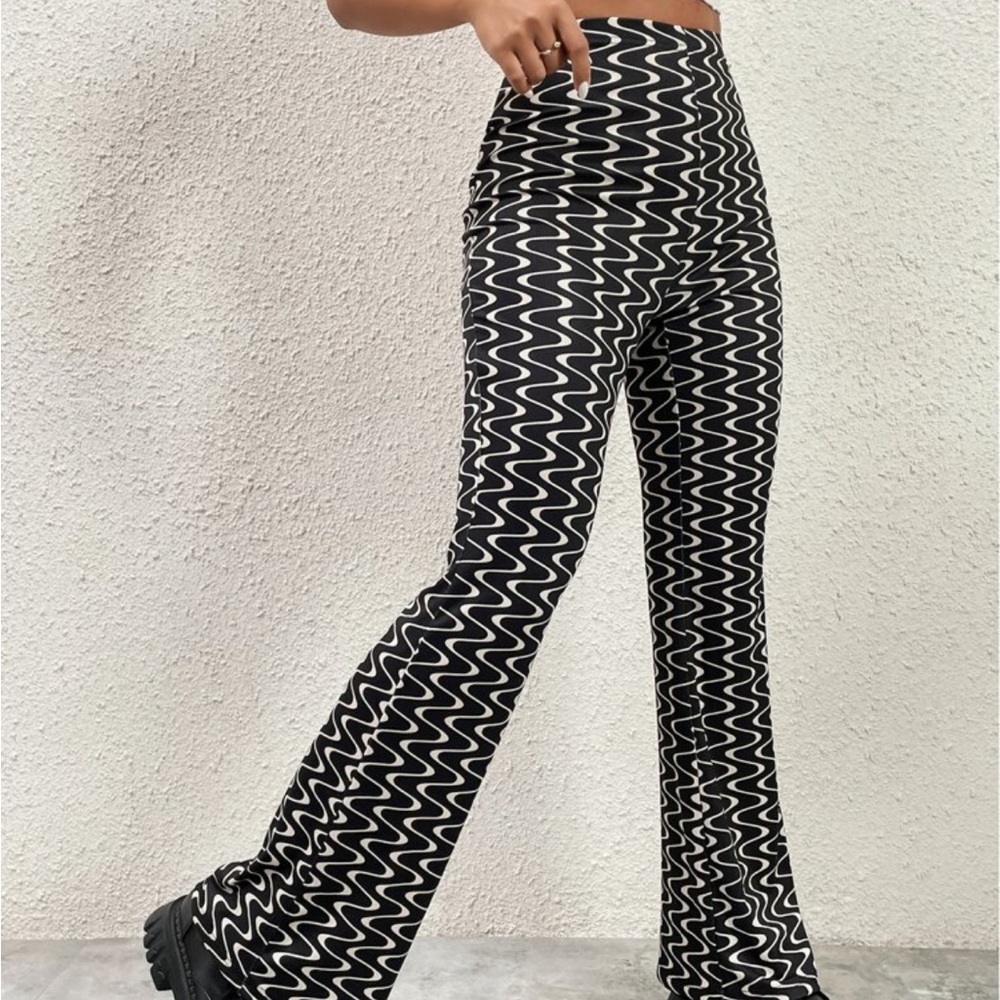wavy line “groovy” flared leggings / pants
